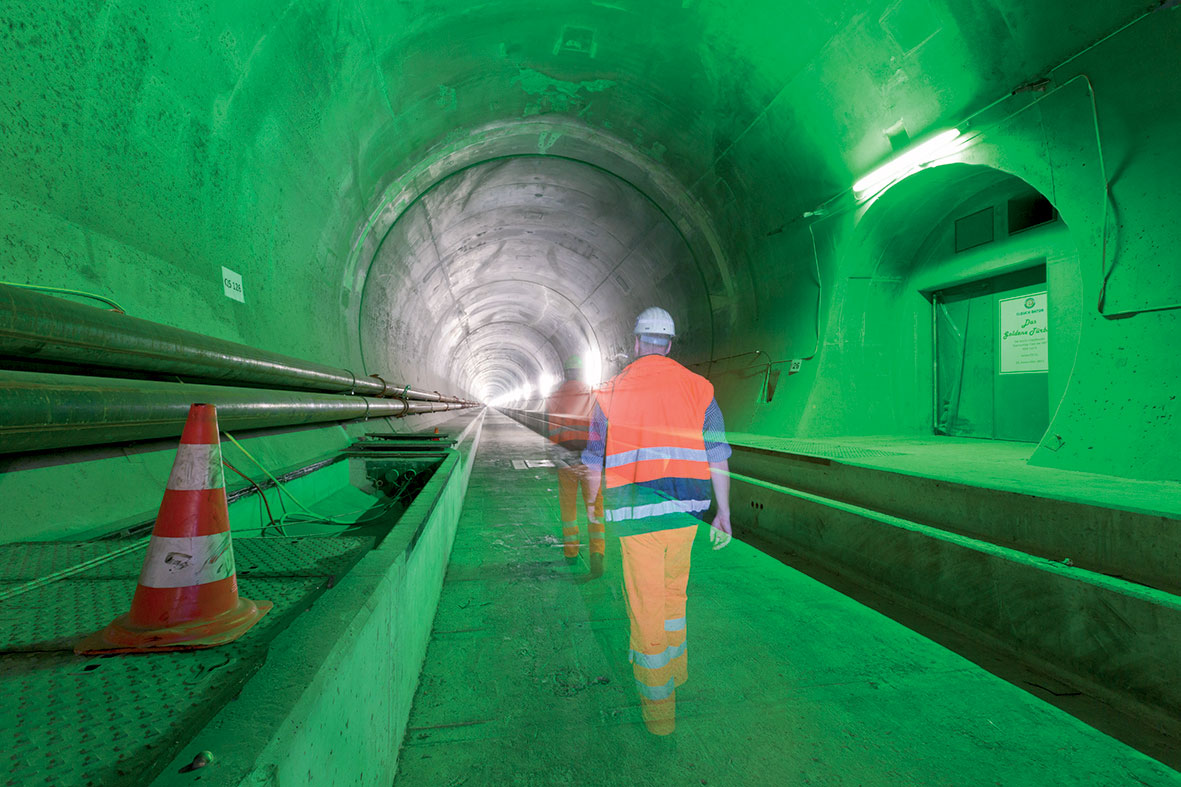 První zkušební vlaky projedou pod Gotthardským masivem příští rok, o rok později už by měl být tunel zcela v provozu.