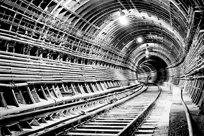 Traťový tunel metra I. C s obezdívkou z litinových tybinků