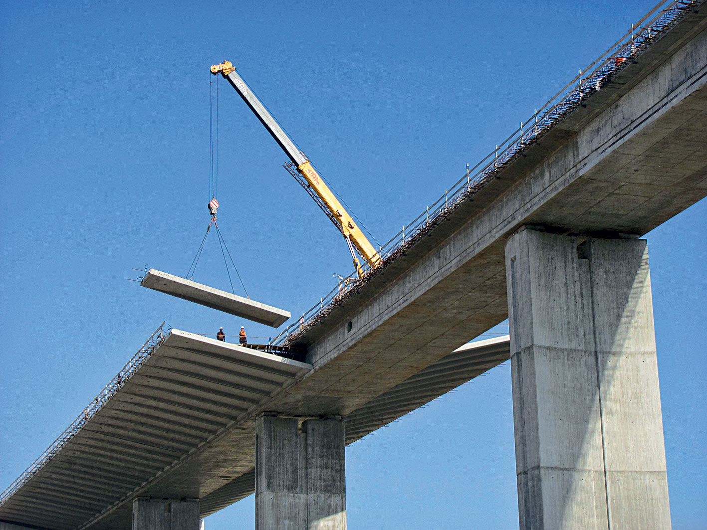 Obr. 10 Montáž prefabrikovaných vzpěr