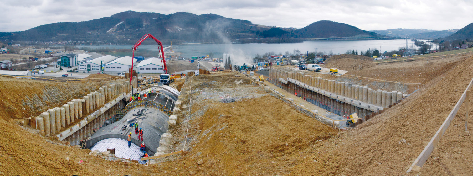 Obr. 3 Pohled na betonáž jednotlivých bloků konstrukce želvy na západním portále