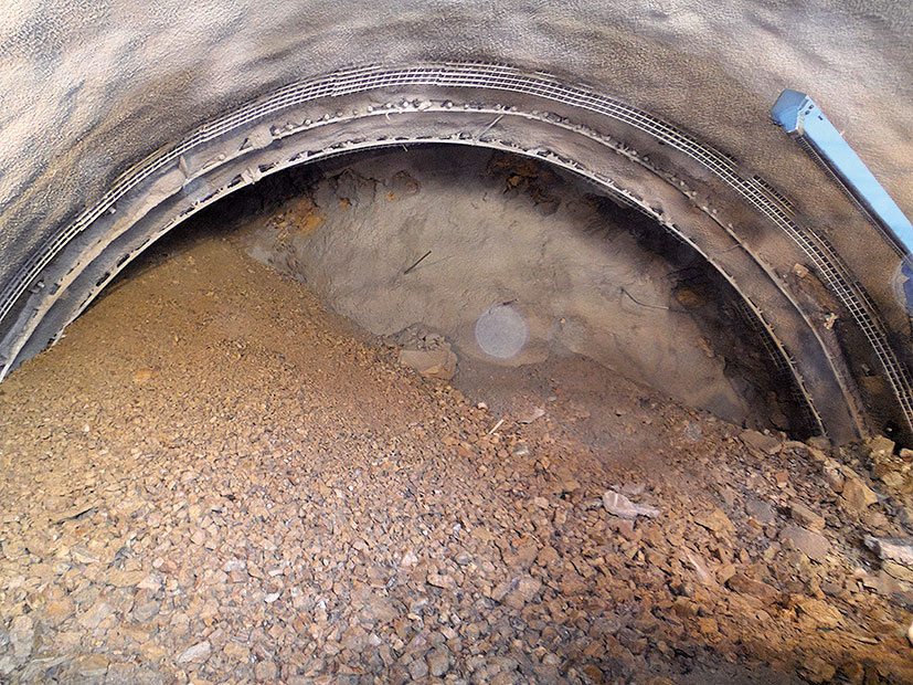 Vznik geologického nadvýlomu v tunelu Poľana