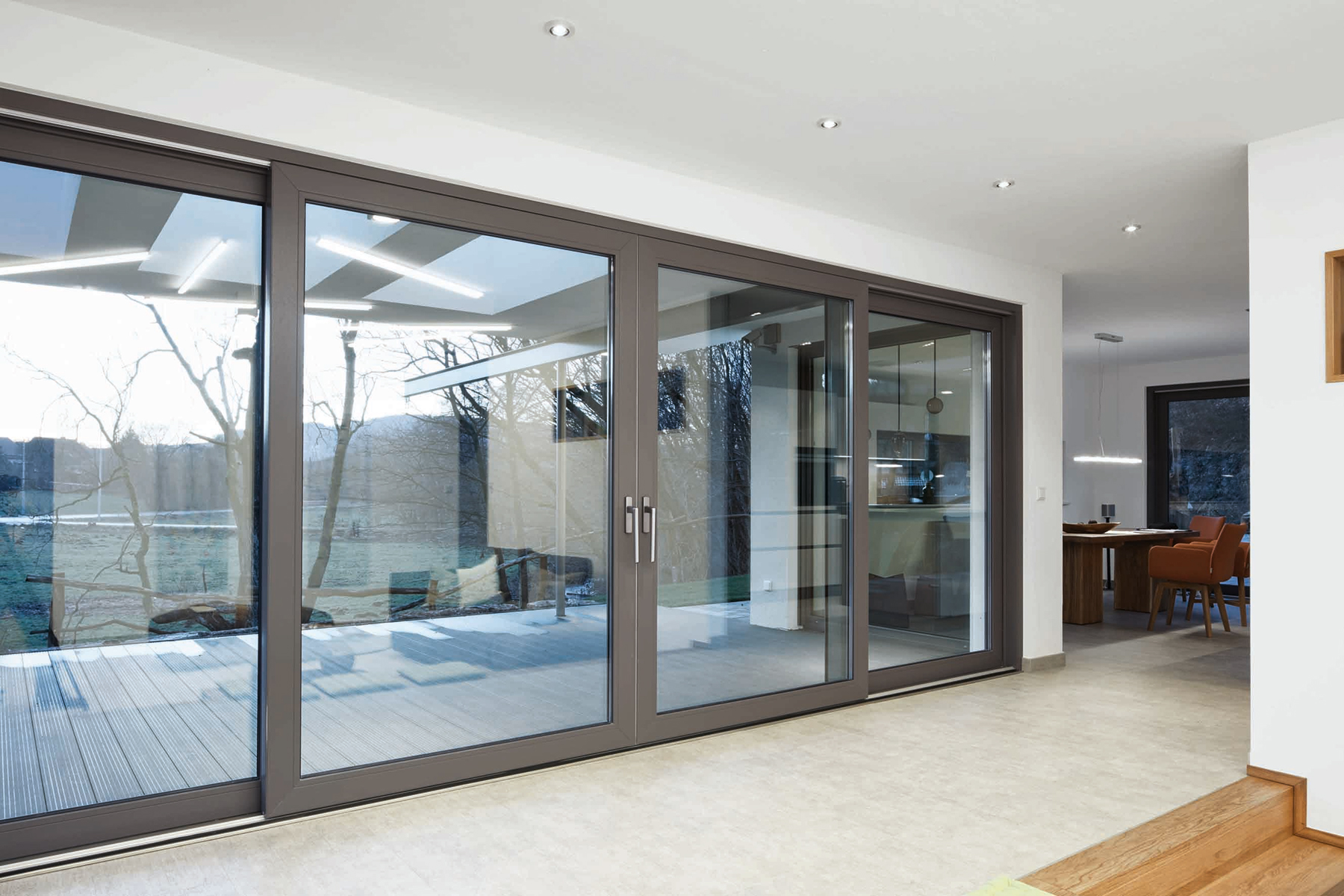 Díky Schüco LivIngSlide získali zákazníci možnost sladit prosklené plochy domu v jednom designu rámů