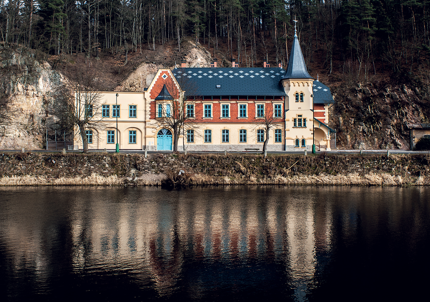 Vítěz kategorie – BYTOVÝ DŮM – REKONSTRUKCE: Rekonstrukce a dostavba bytového domu Stallburg, Kyselka u Karlových Varů