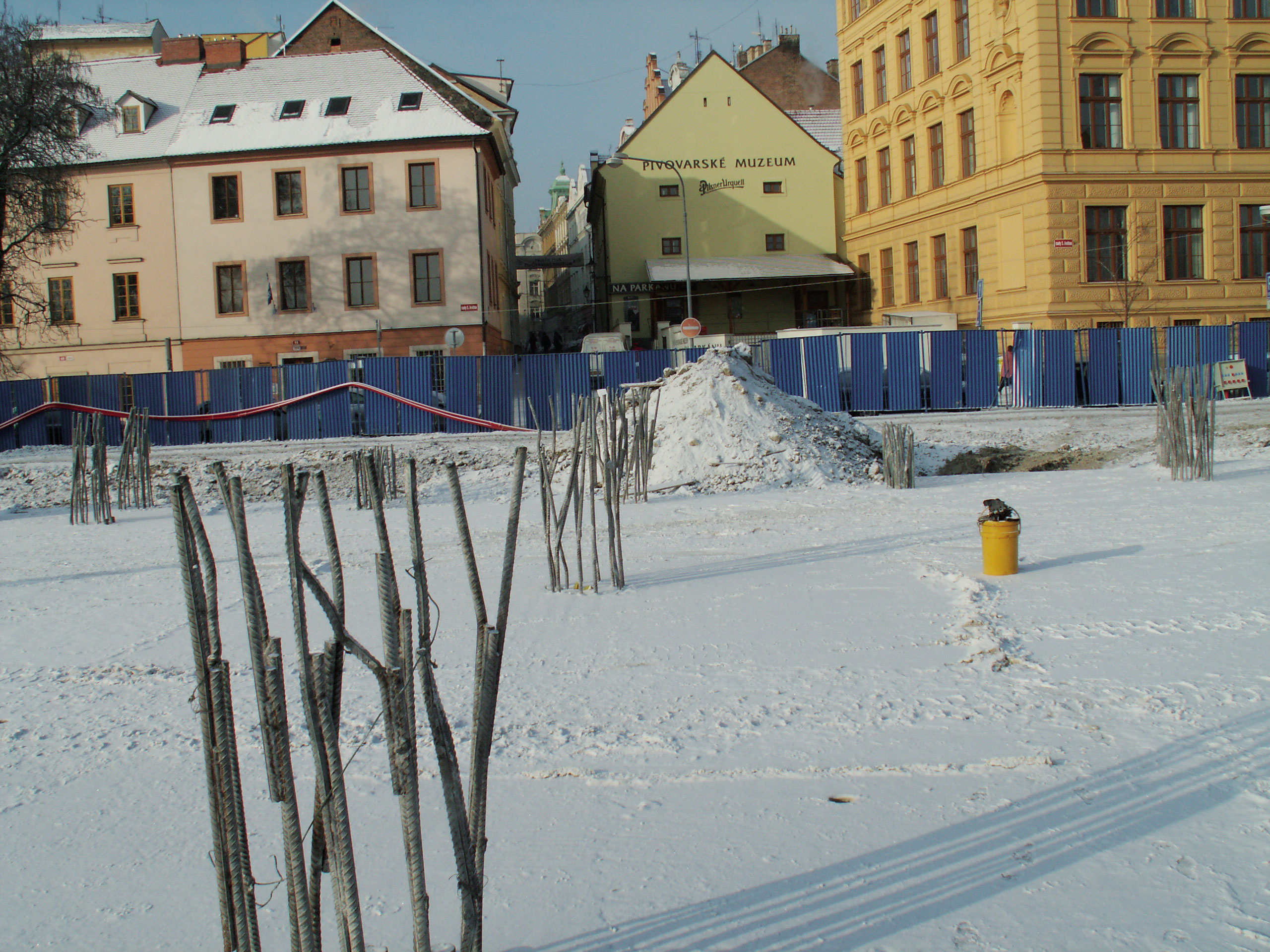 Obr. 5 Trčící výztuž před pokračováním betonáže