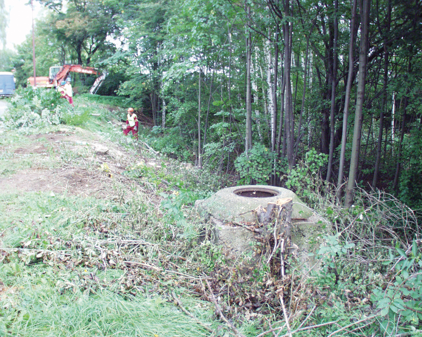 Po odstranění vegetace přichází na řadu stavební technika.