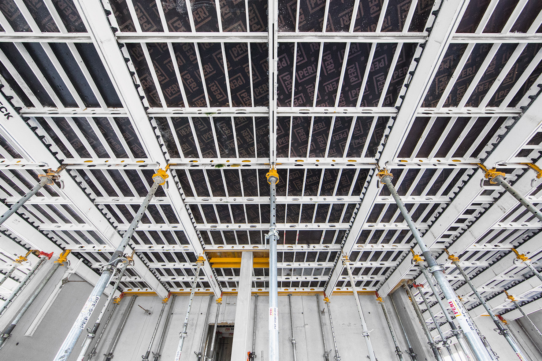 Panelové stropní bednění SKYDECK zajišťovalo při zhotovení stropů dodržení stejné rychlosti bednění, jaká byla na začátku u stropu v podzemní garáži.