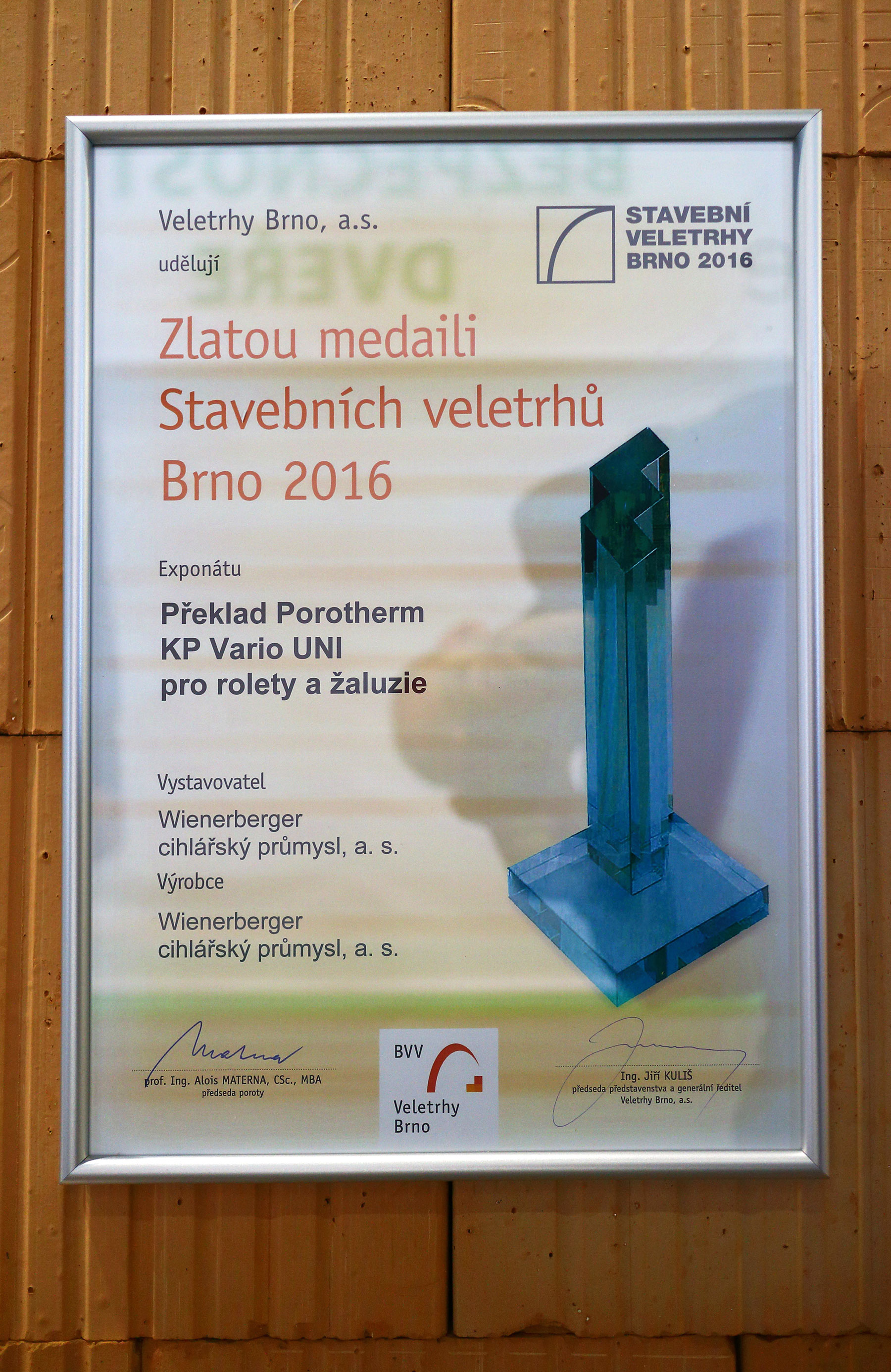 Fotografie ocenění Zlatá medaile Stavebních veletrhů Brno.