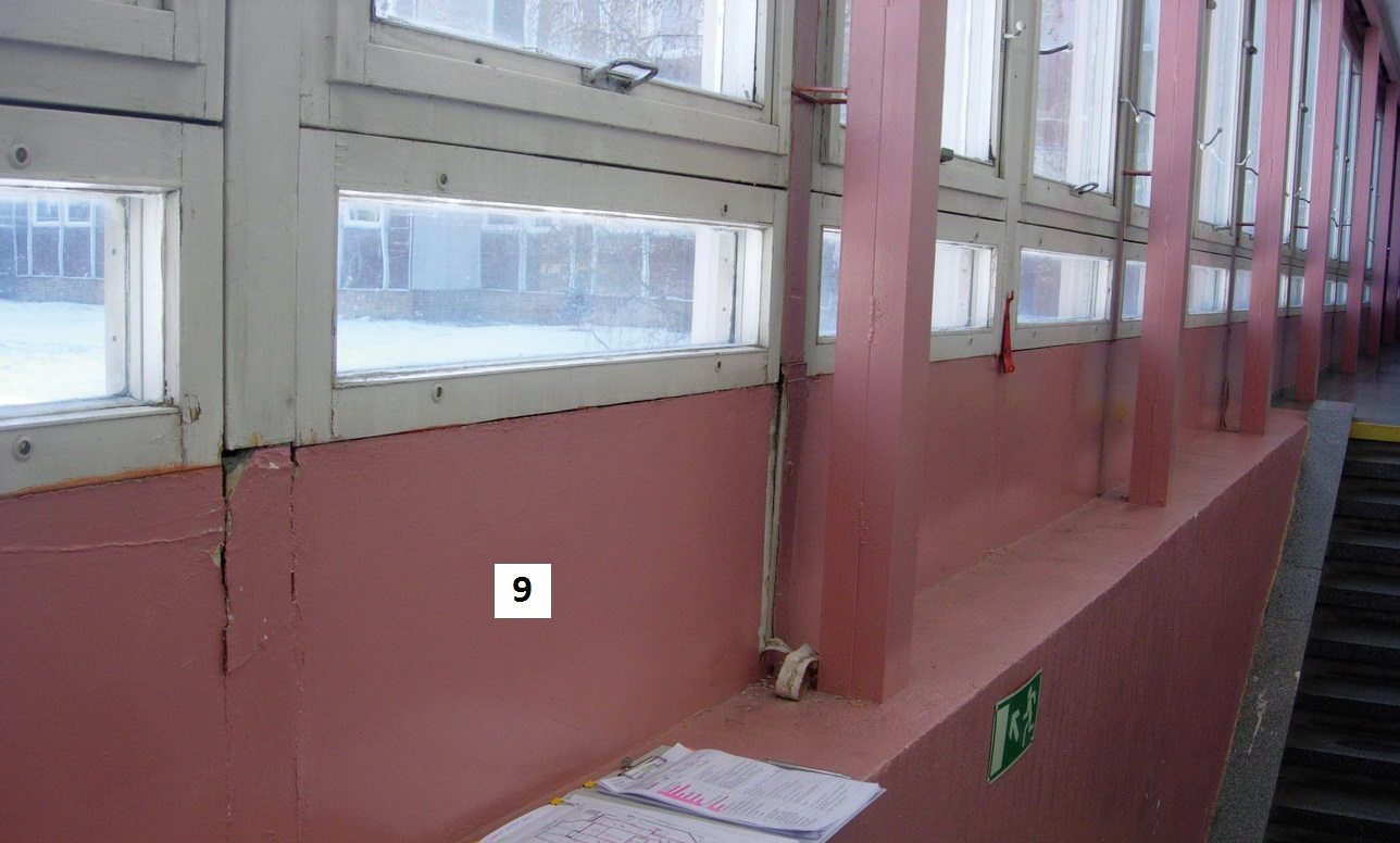 7. Azbestové desky na vnitřní straně obvodového pláště z tzv. boletických panelů