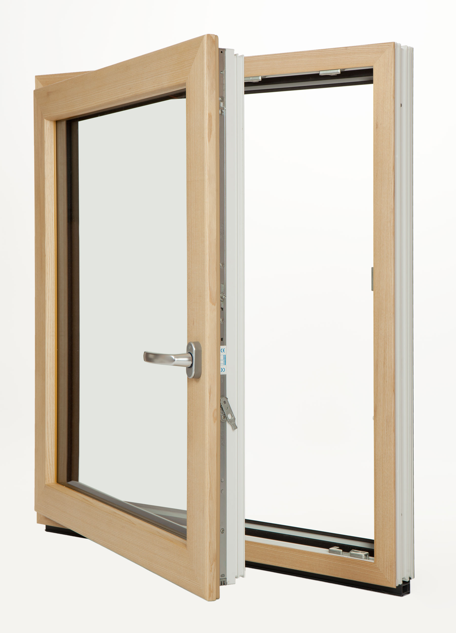 Nové designové okno Eforte Fusion kombinuje to nejlepší ze tří světů: PVC, dřevo a hliník. Inovativní systém splňuje parametry pro pasivní domy.