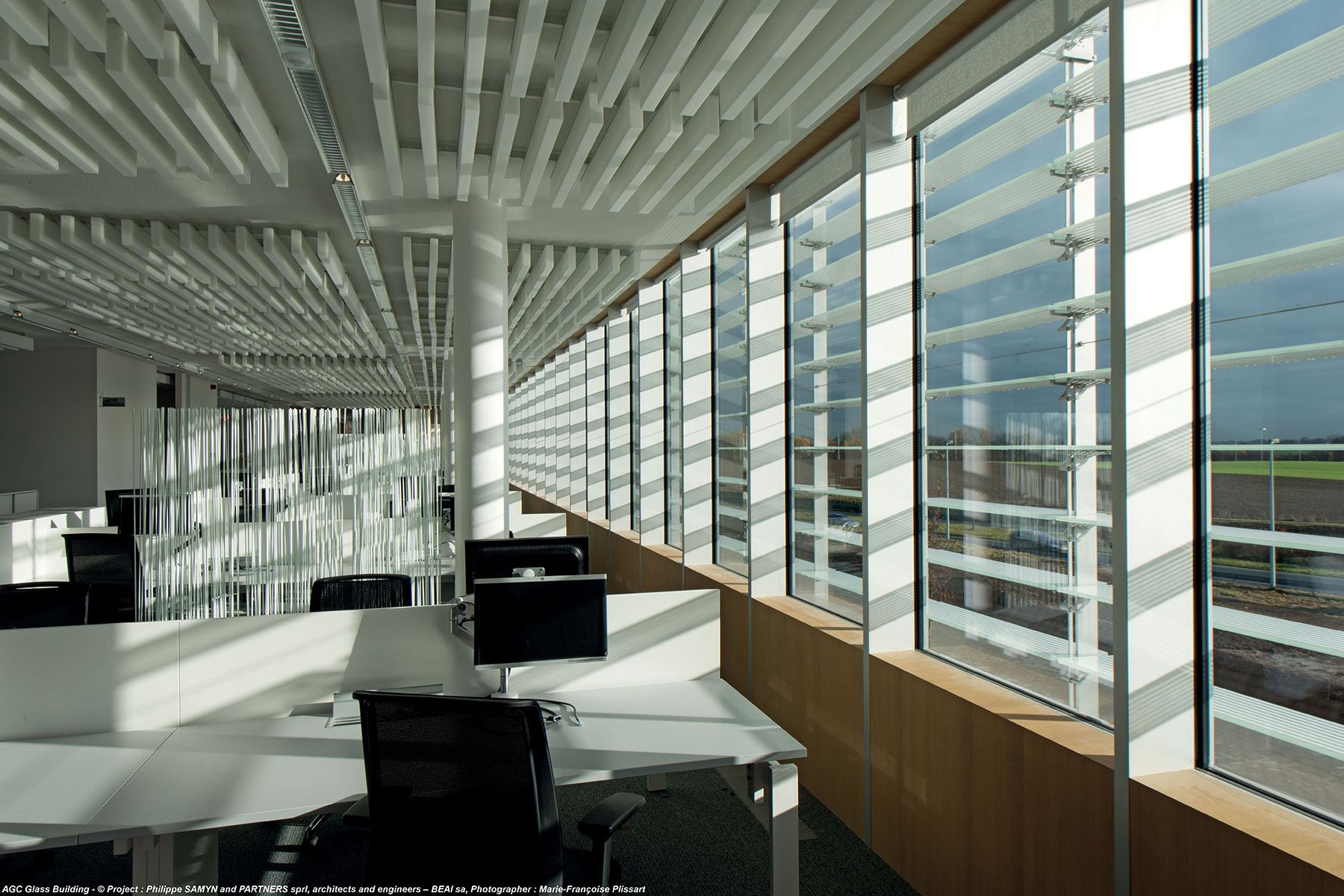 Přísun přirozeného světla do budovy zlepšuje pohodu a zvyšuje pracovní výkonnost uživatelů