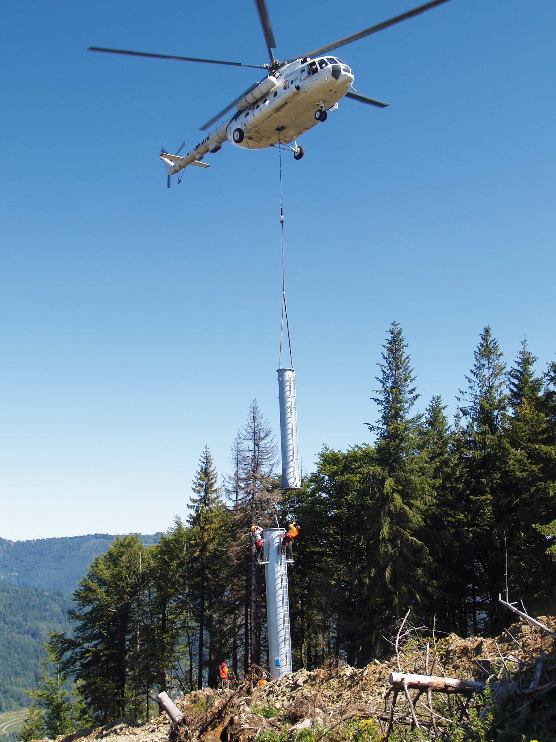 Obr.: Realizace stavebně-montážních prací s vrtulníkem typu Mi-8 v současnosti