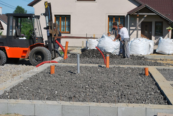 Český izolující materiál z recyklovaných obalových lahví sbírá úspěchy i na Slovensku