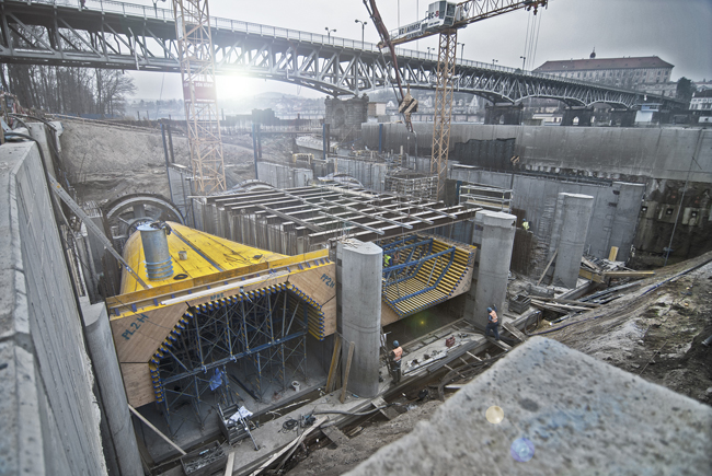 Elektrárna v Roudnici nad Labem roste jako z vody