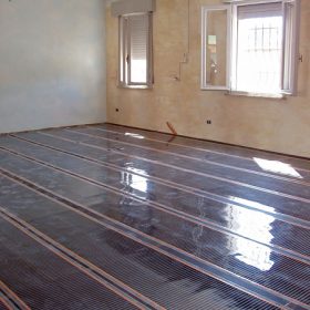 Elektrické topné fólie a jejich použití na podlahu i strop