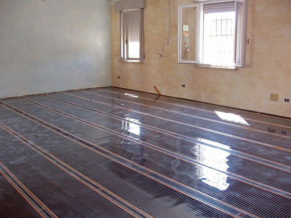 Elektrické topné fólie a jejich použití na podlahu i strop