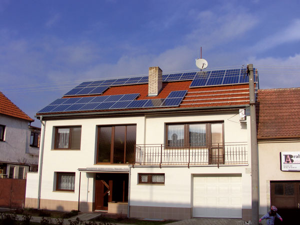 Fotovoltaická elektrárna na střeše domu – ano, nebo ne?