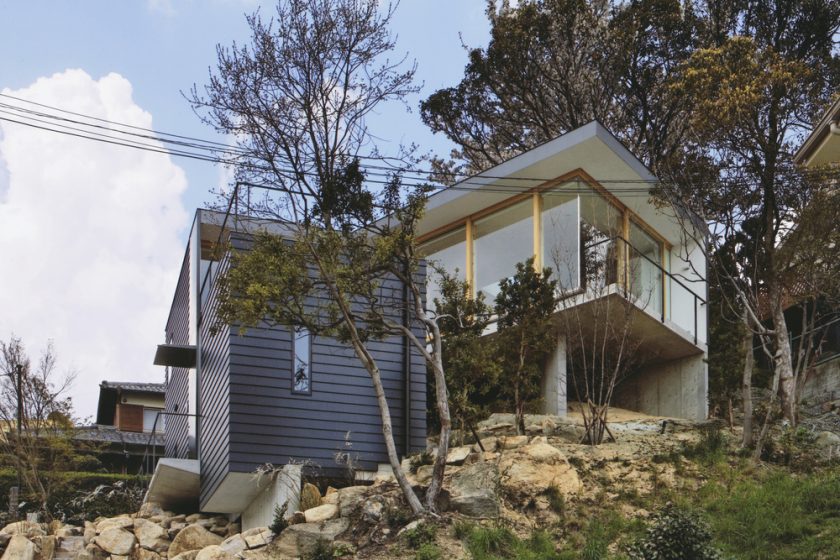 Dům ve svahu - japonský minimalismus a rafinovanost