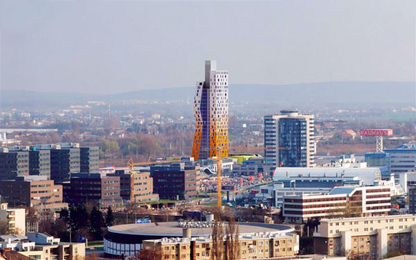Brněnský mrakodrap AZ Tower poutá pozornost výškou i svým tvarem