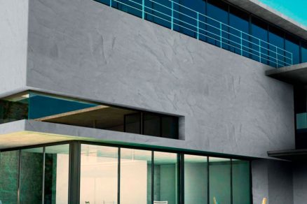 Nová omítka Ceresit Visage nabídne vzhled pohledového betonu
