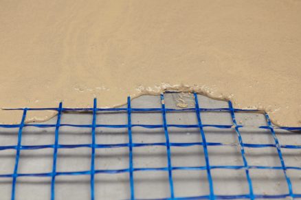 Unikátní mříž ze skleněných vláken od Saint-Gobain ADFORS zvýší životnost materiálu podlah