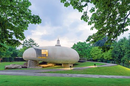 Futuristický pavilon Serpentine Gallery v Londýne