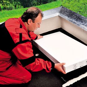 Lepení tepelněizolačních desek na asfaltovou krytinu