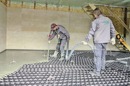 Pokládka lité podlahy s využitím cementového litého potěru
