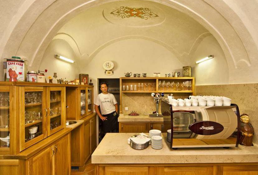 Barokní fara s vůní kávy – Café fara