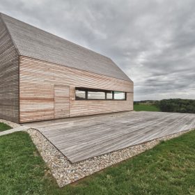 Inspirace: Půvabná modřínová fasáda na letním domku
