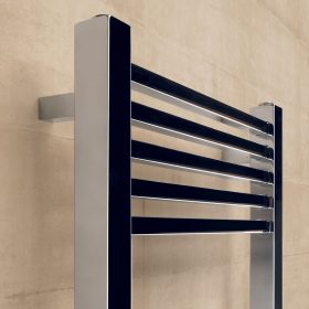 Elegantní chromované koupelnové radiátory skladem pro okamžité dodání
