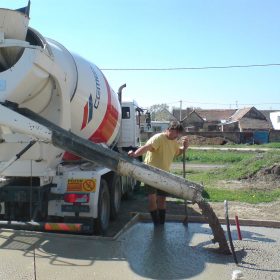Betony řady CEMEX COMPACTON s vyšší konzistencí snižují pracnost, šetří tak čas i náklady