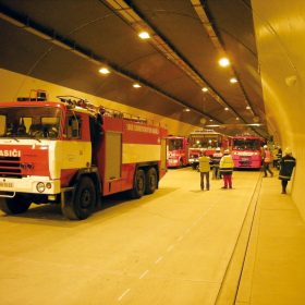 Bezdrátové komunikační systémy pro lokalizaci osob a předmětů v tunelech a rozsáhlých stavbách