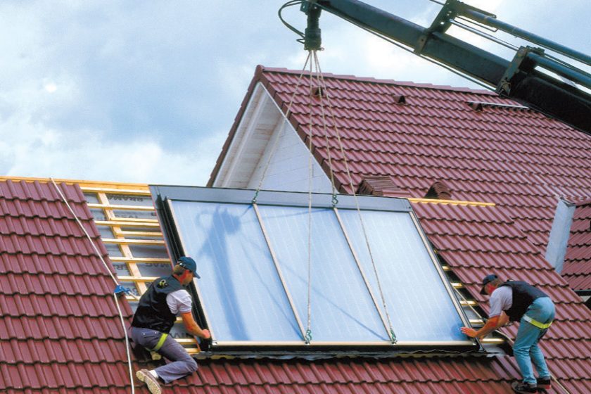 Montáž solárního kolektoru na střechu