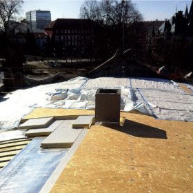 Oblouková jednoplášťová plechová střecha s PIR izolací