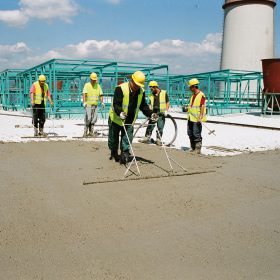 Realizace konstrukce ploché střechy do spádu
