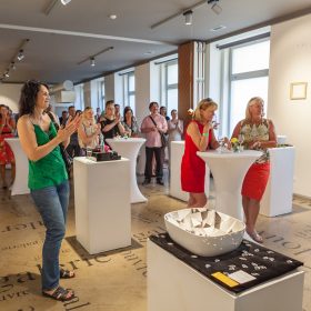 Perfecto design 10 let na trhu po svém oslavilo v Galerii Café Louvre vernisáží nazvanou „Konečně v Louvru“