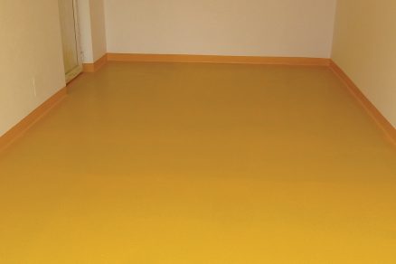 Epoxidový nátěr na betonové podlahy v interiéru