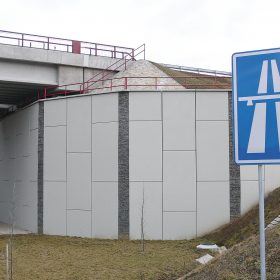 Založení mostních opěr pomocí technologie vyztužené zeminy