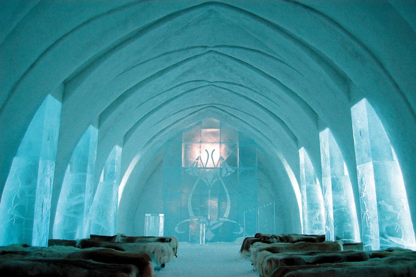 Neroztaje ani v létě: Proslulý ledový hotel ve Švédsku