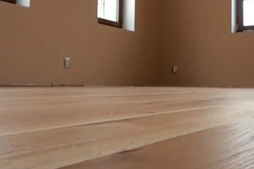 Celoplošné lepení masivní dřevěné podlahy