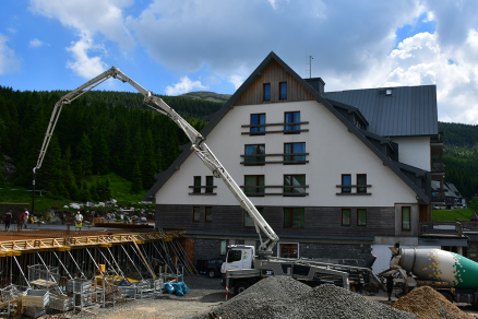 Vozíme beton na hřebeny Krkonoš