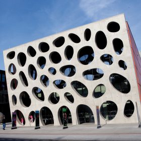 Barevné betony rozšiřují možnosti využití betonů v moderní architektuře