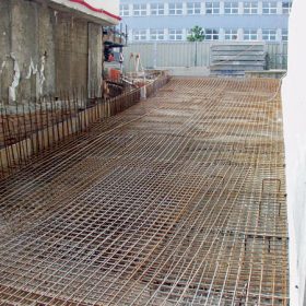 Monolitický beton a bezpečná práce s výztuží