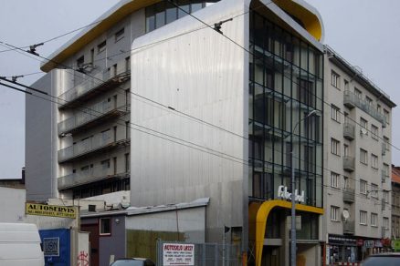 Nízkoenergetická budova oblých tvarů v centru Brna
