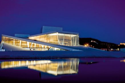 Opera vyrůstající z fjordu