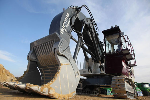 Phoenix-Zeppelin předal první hydraulické rýpadlo Bucyrus RH40E v České republice