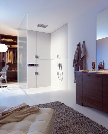 Pohled Philippa Starcka na sprchu