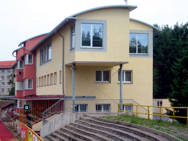 Renovace plochých střech obloukovým samonosným systémem