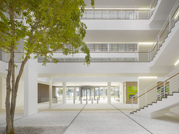 Richard Meier dokončil City Green Court v Praze