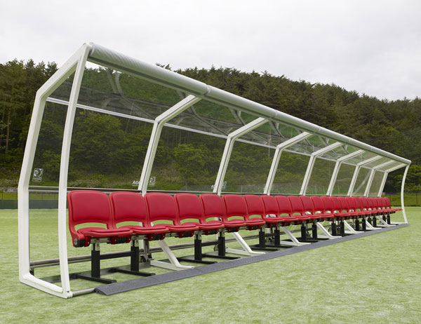 Skleněné zastřešení laviček pro hráče poháru FIFA 2013 dodá AGC